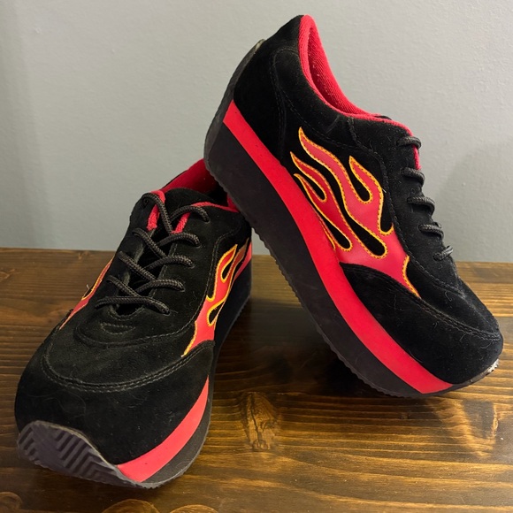 Rare Vintage 90’s Volatile Arson Black & Red Flame Platform Sneakers Women’s 8.5 - Picture 3 of 14